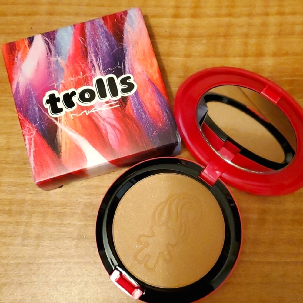 MAC Limited Edition Trolls Beauty Powder Glow Rida